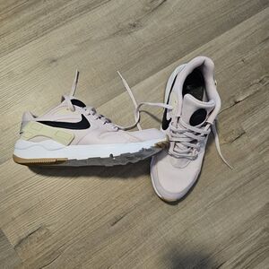 Women's Nike shoes